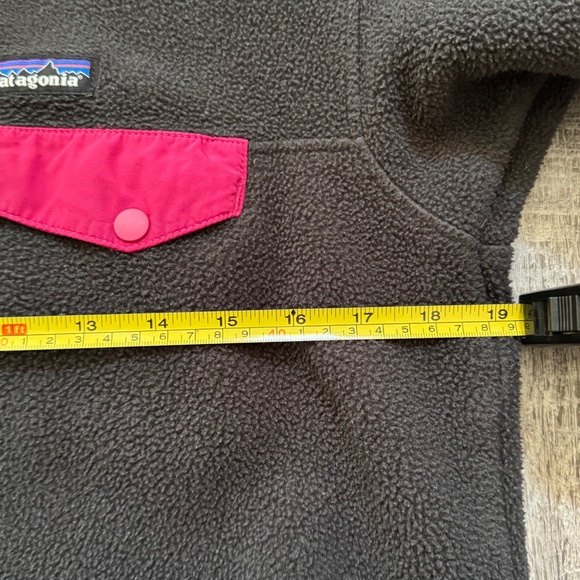 Patagonia Synchilla Snap-T Fleece Pullover – Black & Hot Pink Trim - Picture 5 of 7